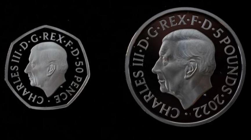 Βρετανία: Κυκλοφόρησαν τα πρώτα νομίσματα με το πορτρέτου του Καρόλου Γ’ (pic)
