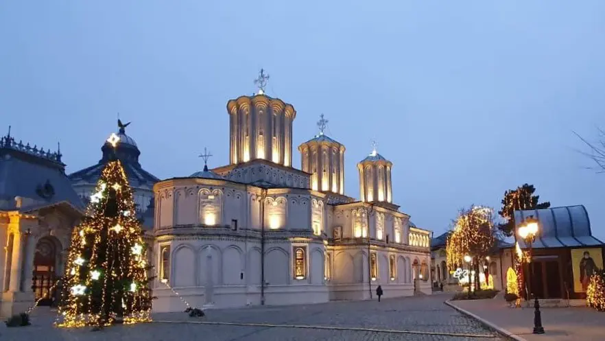 Mănăstirea Putna a donat un brad de 12 metri pentru esplanada Catedralei Patriarhale