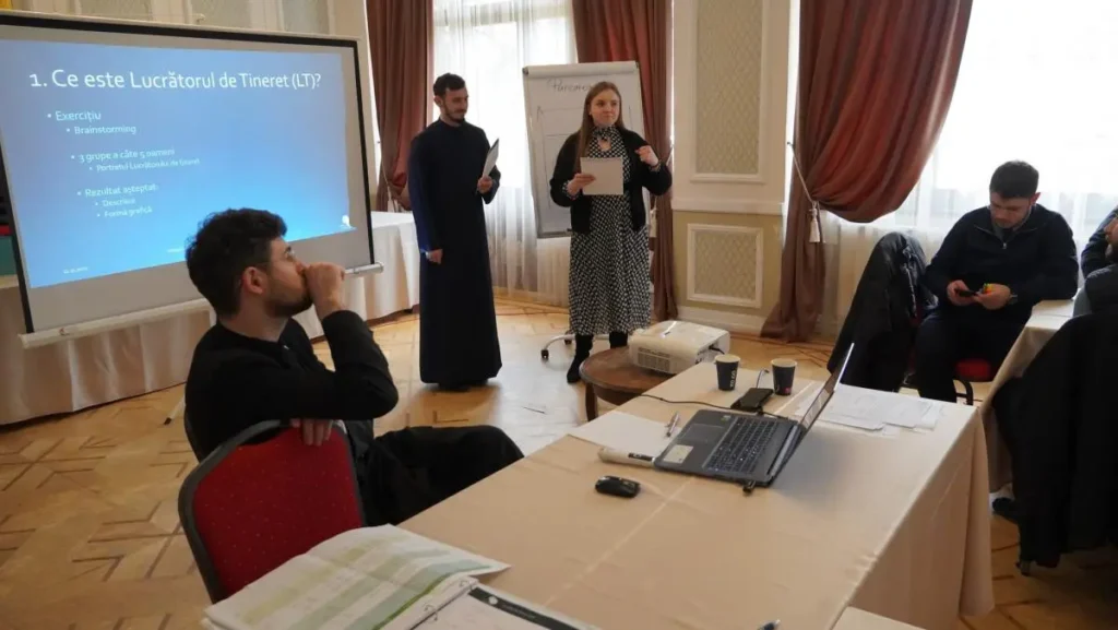 Arhiepiscopia Iașilor oferă cursuri de formare a lucrătorilor de tineret