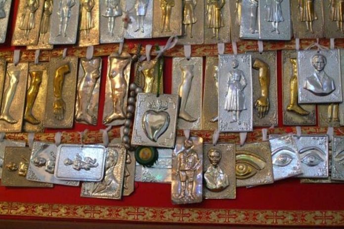 Σέρρες: Τάματα από ναό έκλεψε 17χρονος με συνεργό του