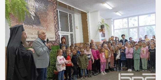 С коледен базар деца събират пари за храма на пазара в Благоевград