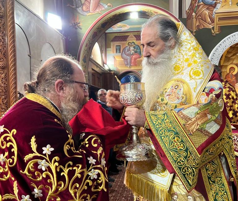 Η εορτή των Χριστουγέννων στον Καθεδρικό Ιερό Ναό Αγίας Τριάδος Πειραιώς (ΒΙΝΤΕΟ /ΦΩΤΟ)