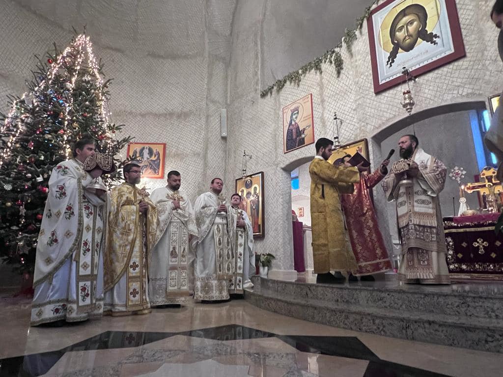 Mitropolitul grec al Austriei a slujit în Biserica românească „Sf. Ștefan cel Mare” din Viena