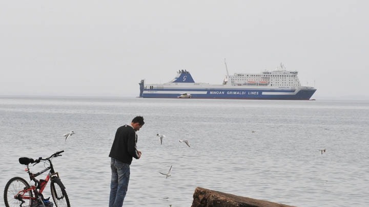 Κανονικά τα δρομολόγια πλοίων από Πειραιά – Σε ισχύ η απαγόρευση απόπλου από Ραφήνα και Λαύριο