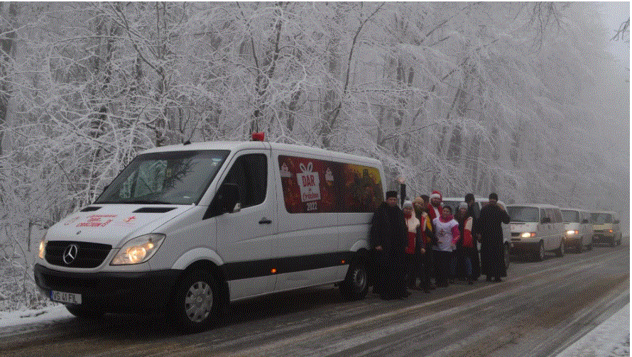 Caravana cu daruri pentru copii a Episcopiei Hușilor a pornit prin satele din Eparhie
