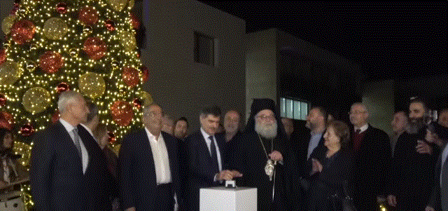 إضاءة شجرة عيد الميلاد في جامعة البحرين