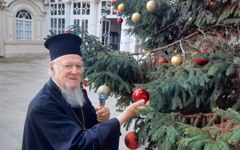 Οικουμενικός Πατριάρχης: “Η ειρήνη είναι το κριτήριο αξιοπιστίας των θρησκειών” – Το μήνυμα για τα Χριστούγεννα και η ευχή για το 2023
