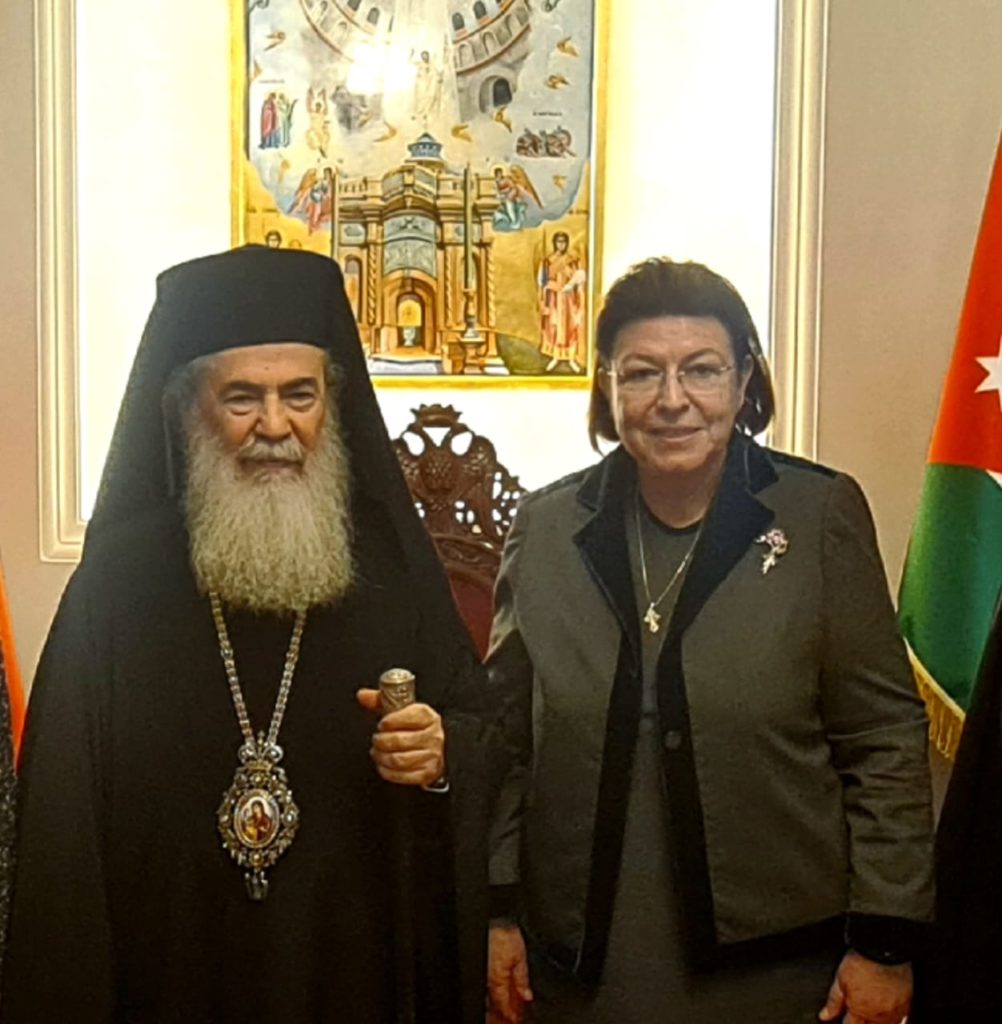 Συνάντηση Μενδώνη με Πατριάρχη Θεόφιλο και συνεργασία για ανάπτυξη των Θρησκευτικών προσκυνημάτων στην Ιορδανία
