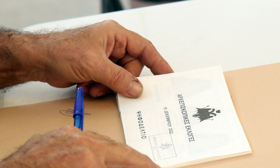 Κύπρος – Αρχιεπισκοπικές εκλογές: Στην κάλπη από το πρωί κλήρος και λαός για το Τριπρόσωπο – Ψήφισαν υποψήφιοι