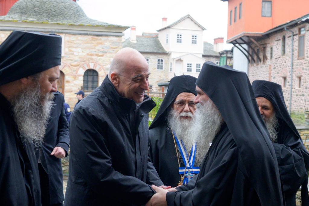 Ολοκληρώθηκε η επίσκεψη του Νίκου Δένδια στο Άγιον Όρος – Λόγος υγείας οδήγησε την επιστροφή στην Αθήνα