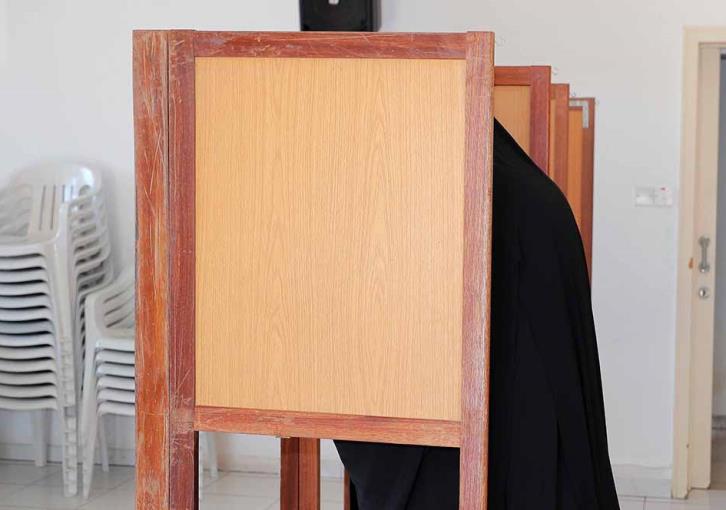 Τα πρώτα αποτελέσματα από τρία εκλογικά κέντρα στην Πάφο