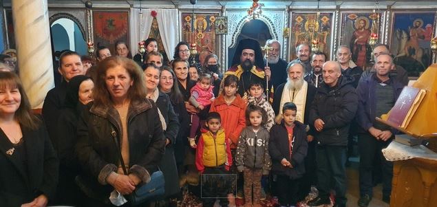 Τέσσερεις φωτογραφίες στον ακριτικό Άνω Μελά από τον Μητροπολίτη Καστορίας