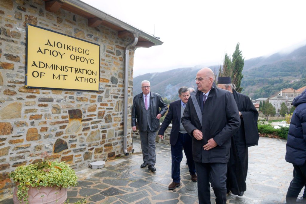 Άγιον Όρος: Ορθοστατικό υποτασικό επεισόδιο υπέστη ο Νίκος Δένδιας