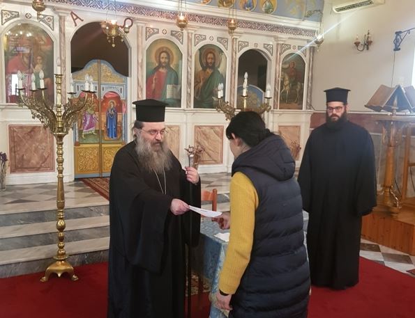 Χίος: Δωροεπιταγές σε ενδεείς μοίρασε ο Μητροπολίτης Μάρκος