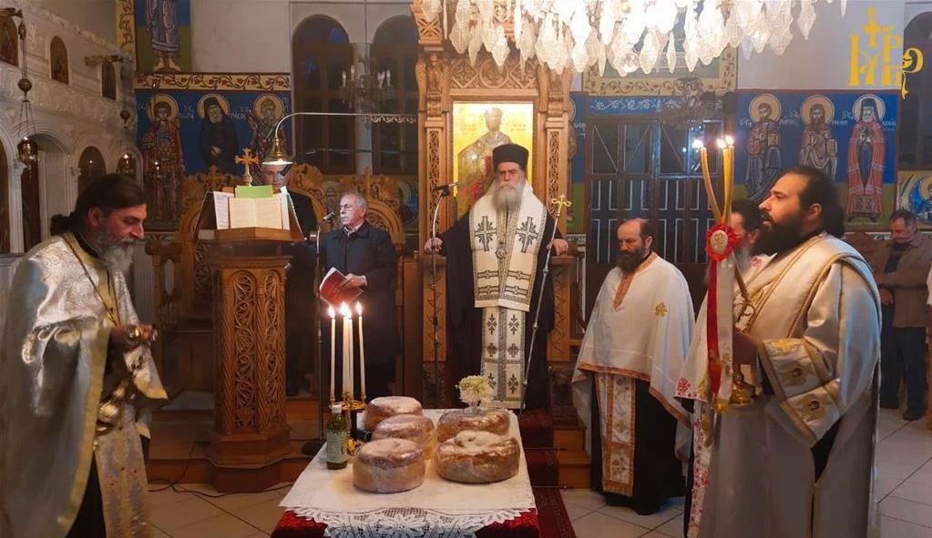 Εσπερινός στην Αμφιθέα Άρτας όπου φυλάσσεται Ιερό Λείψανο του Αγίου Αθανασίου