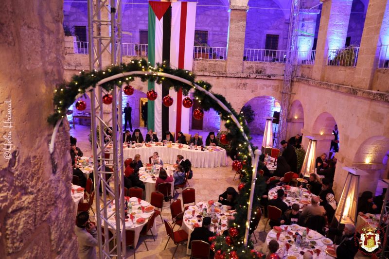 صاحب الغبطة يقيم حفل عشاء في قاعة كنيسة المهد