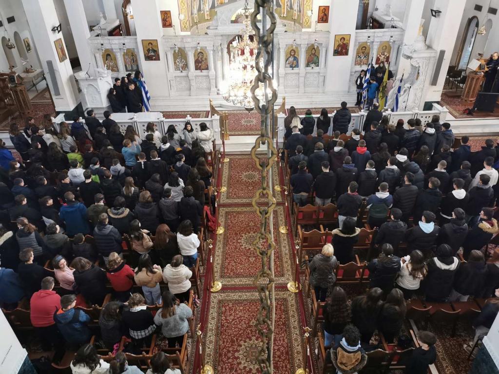Μαθητές και εκπαιδευτικοί τίμησαν τη μνήμη των Τριών Ιεραρχών στην Νέα Παραλία Θεσσαλονίκης