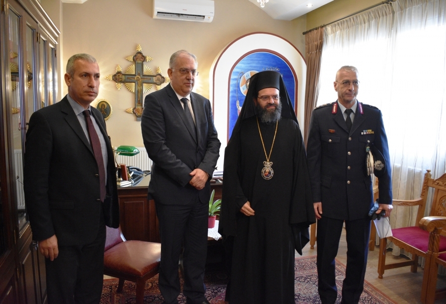 Επίσκεψη υπουργού Προστασίας του Πολίτη στον Μητροπολίτη Μαρωνείας