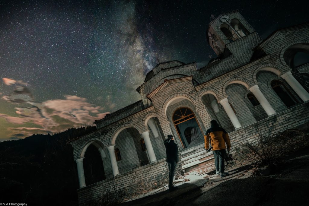 Τρίκαλα: Εκκλησία βουλιάζει από κατολισθήσεις – Συγκλονιστικές εικόνες