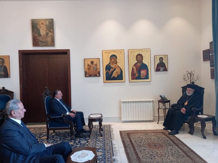 استقبل سيادة متروبوليت بيروت وتوابعها المطران الياس عوده رئيس الهيئات الاقتصادية الوزير السابق محمد شقير والسيد جاك صراف.