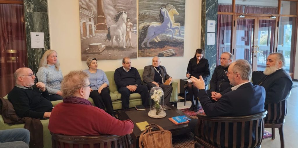 ახალი საქართველოს უნივერსიტეტის რექტორმა,  გრიგოლმა და უნივერსიტეტის აკადემიურმა დელეგაციამ შეხვედრა გამართეს საერთაშორისო მართლმადიდებლური თეოლოგიური ასოციაციის (IOTA) ხელმძღვანელებთან და ბორდის წევრებთან.