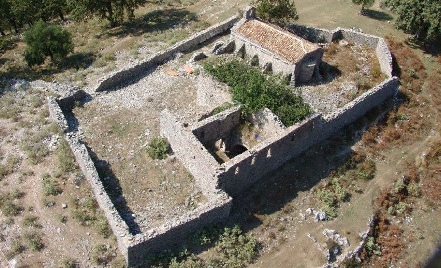 Filluan punimet restauruese të kishës dhe konakut të manastirit “Fjetja e Hyjlindëses” së Athalit në Himarë