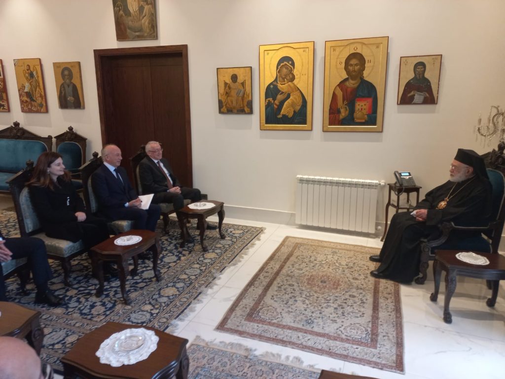 استقبل سيادة متروبوليت بيروت وتوابعها المطران الياس عوده وفداً من لقاء سيدة الجبل والمجلس الوطني لرفع الاحتلال الإيراني عن لبنان