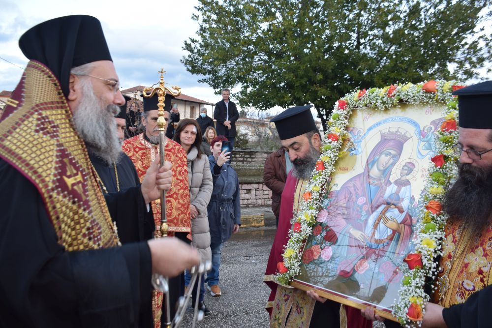 Υποδέχθηκαν την Ιερά Εικόνα της Παναγίας «Ρόδον το Αμάραντον» στο Μικρό Κεφαλόβρυσο Τρικάλων