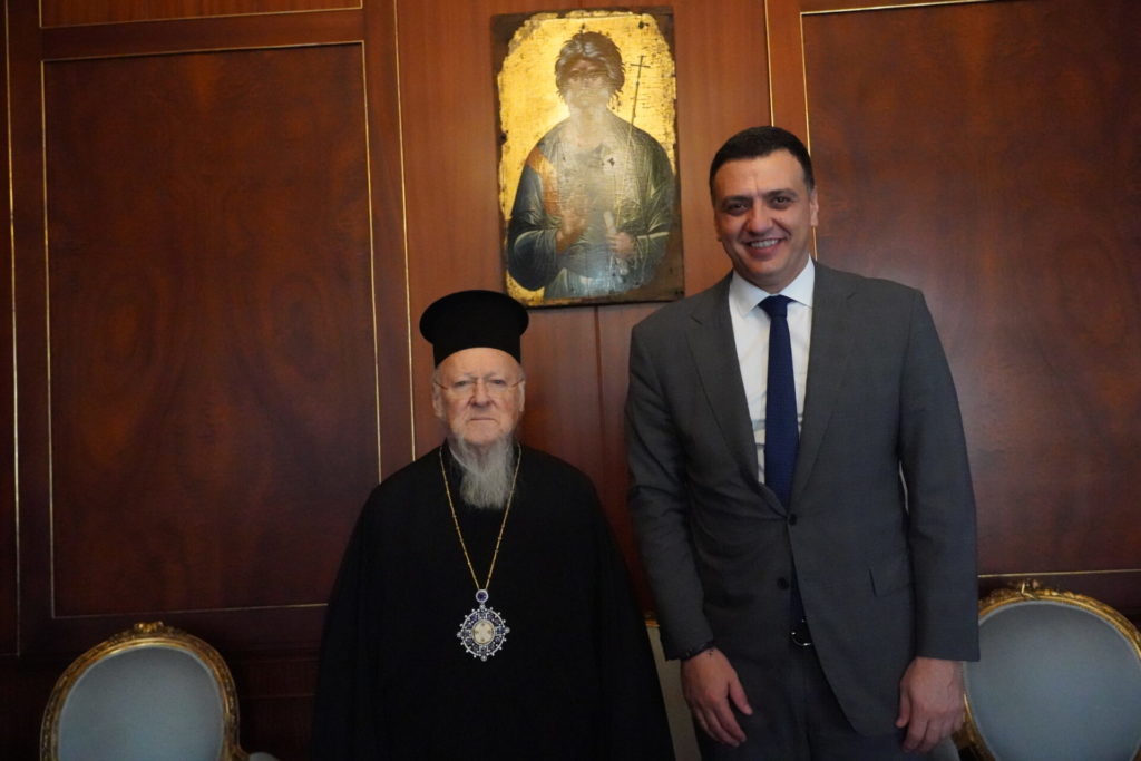 Συνάντηση Οικουμενικού Πατριάρχη με τον Υπουργό Τουρισμού Βασίλη Κικίλια