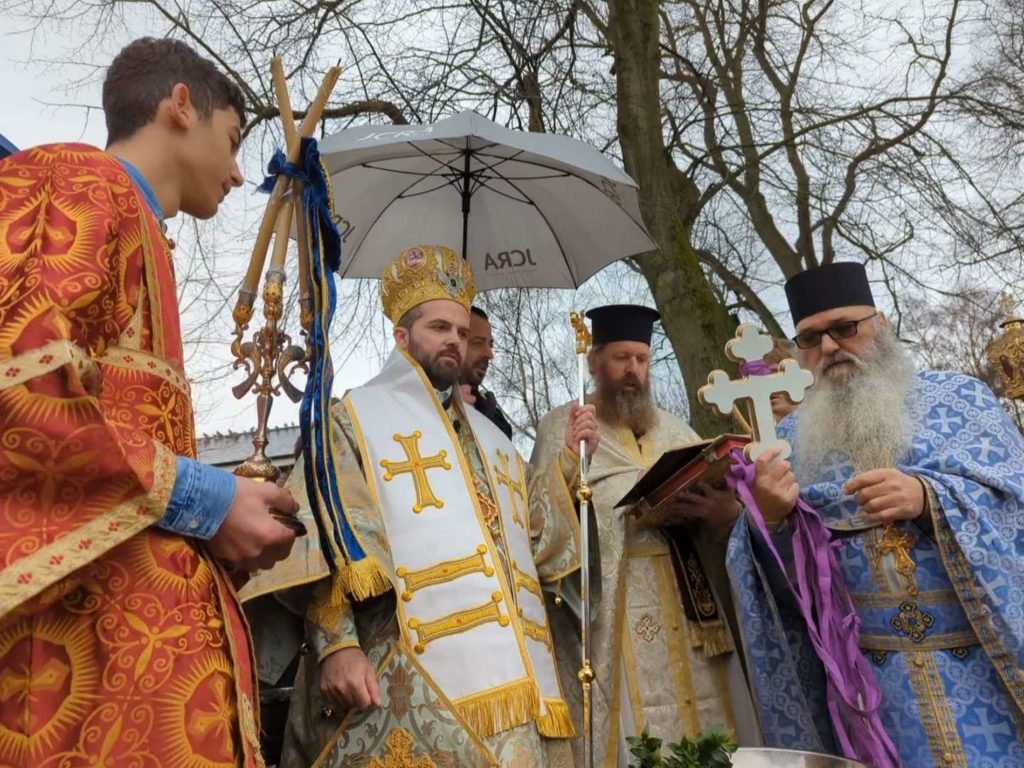 Αγιασμός των Υδάτων στο Μπέρμιγχαμ από τον Επίσκοπο Μελιτηνής (ΦΩΤΟ)