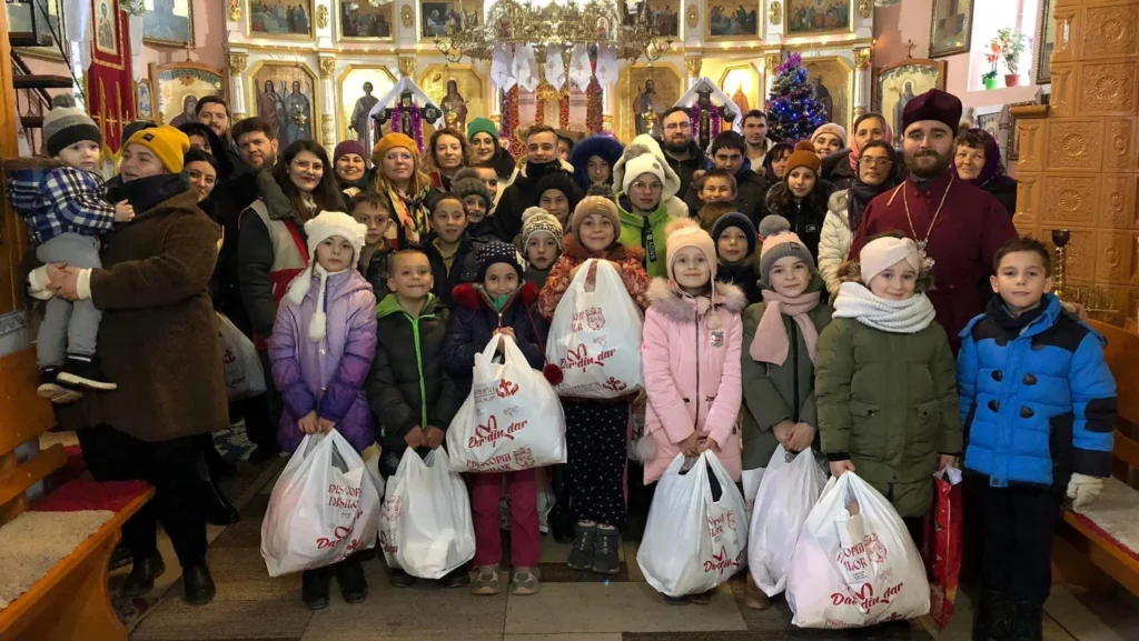 Filantropia Ortodoxă” Huși a oferit daruri la 220 de copii din Arhiepiscopia Chișinăului
