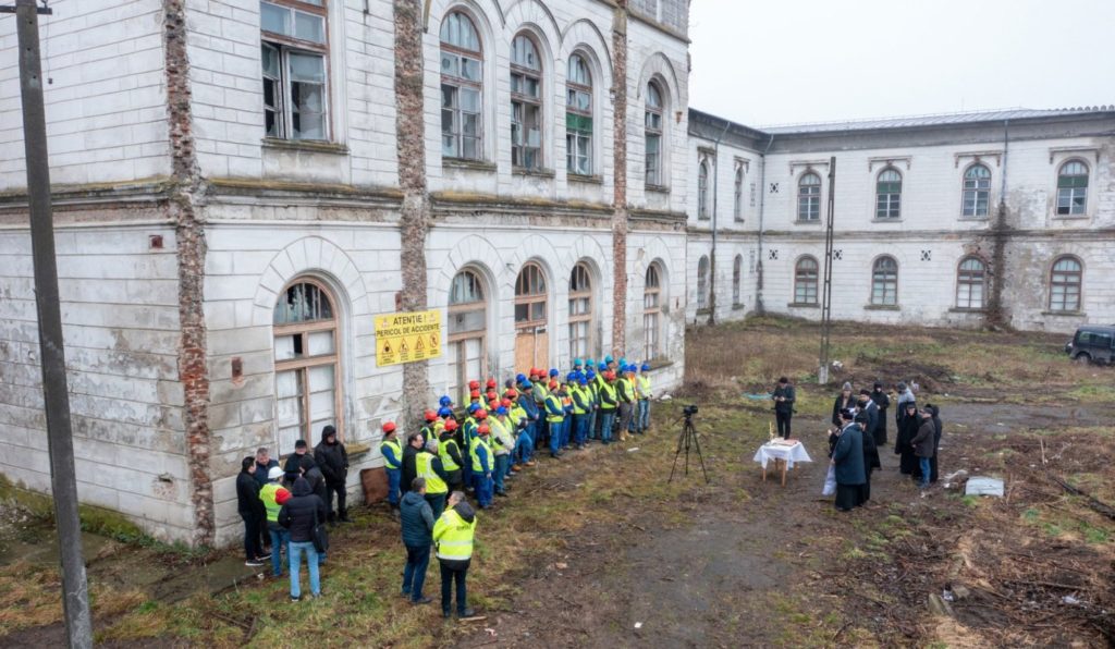 Au început reabilitarea și extinderea Așezământului spitalicesc „Precista” din Roman