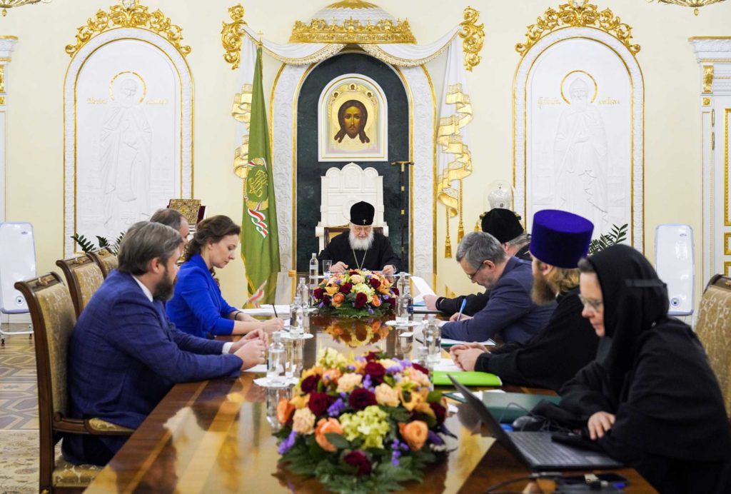 Состоялась встреча Святейшего Патриарха Кирилла с заместителями председателя Государственной Думы ФС РФ А.Ю. Кузнецовой и П.О. Толстым