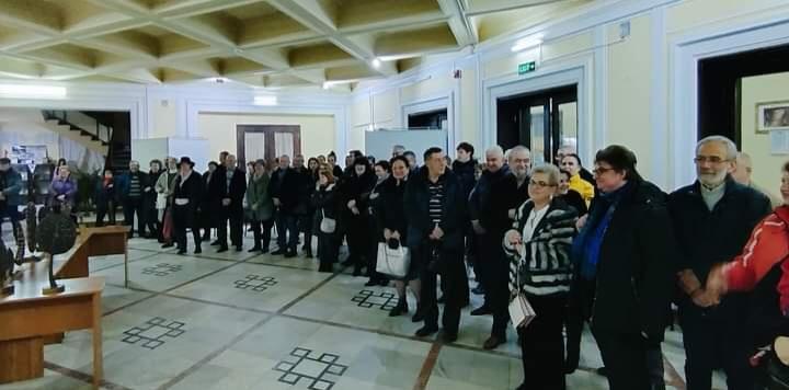 Sculptorul Sorin Morariu la a treia expoziție din carieră, cu sprijinul Parohiei „Sfânta Treime” din Câmpina