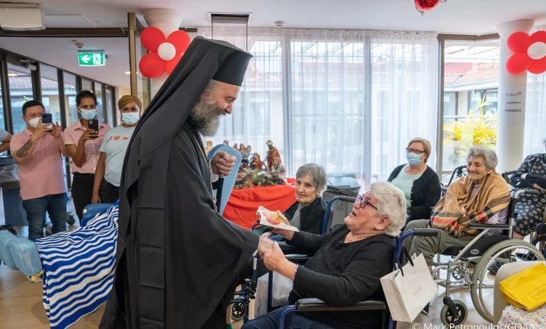 Archbishop Makarios of Australia visits the elderly on the last day of 2022