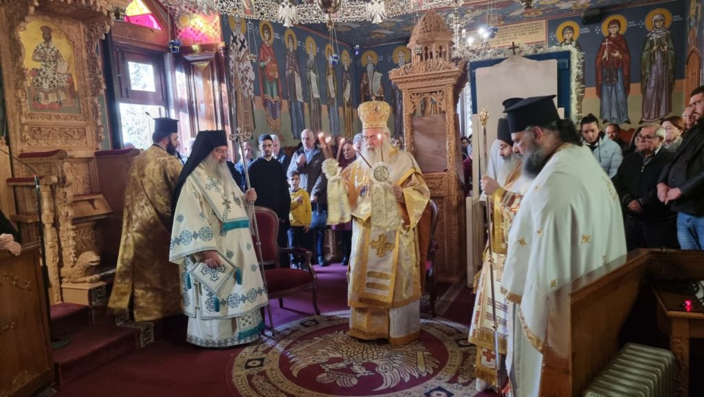 Φωτοστιγμές από το Αρχιερατικό Συλλείτουργο στην Ιερά Μονή Αγίου Γεωργίου Αλαμάνου