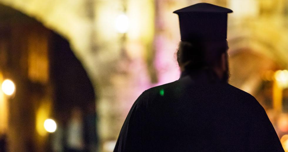 Καταγγελίες για ψευτο-ιερέα που προσπάθησε κάνει τρισάγιο στο μνήμα του τέως Βασιλιά