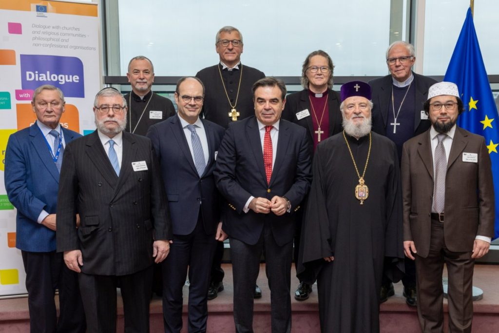 Ο Μαργαρίτης Σχοινάς συναντήθηκε με εκπροσώπους εκκλησιών και θρησκευτικών οργανώσεων