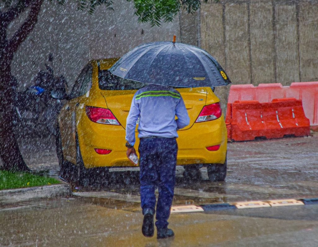 Έκτακτο δελτίο ΕΜΥ: Καταιγίδες και θυελλώδεις νοτιάδες