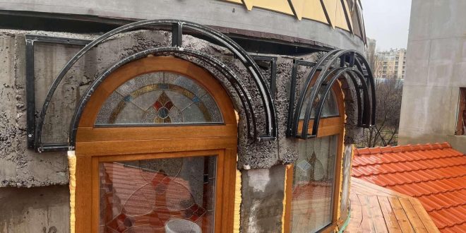 Въпреки студа строежът на православния храм в район Изгрев напредва