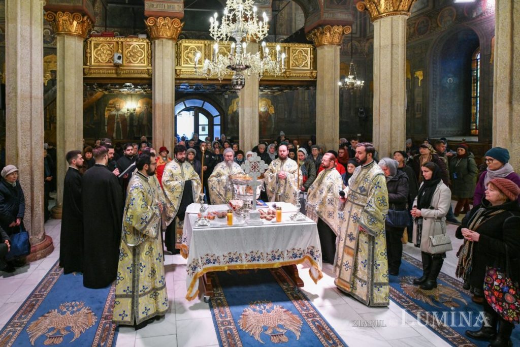 Sfințirea apei în ajunul Bobotezei la Catedrala Patriarhială