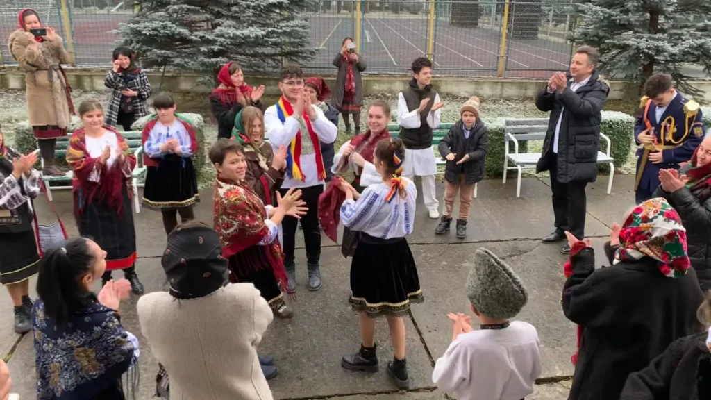 Unirea Principatelor serbată în limbaj mimico-gestual de elevii hipoacuzici ai unui liceu din județul Suceava