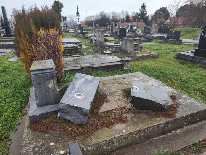 Άγνωστοι βανδάλισαν Σερβικό Ορθόδοξο Νεκροταφείο στο Βούκοβαρ