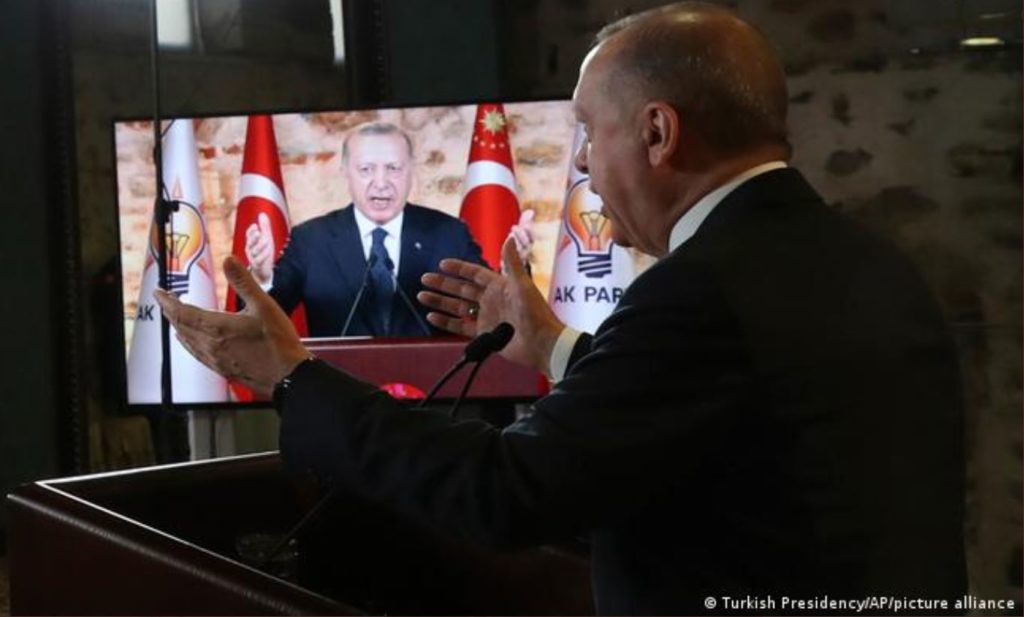 Athens sharply responds to latest belligerence by Erdogan regime: Turkey has never been held accountable for driving Greek minority in Constantinople, Imvros and Tenedos to ‘brink of extinction’
