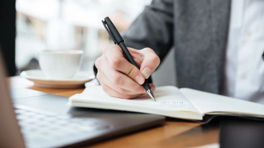 Episcopia Italiei organizează un concurs literar pentru a încuraja creativitatea