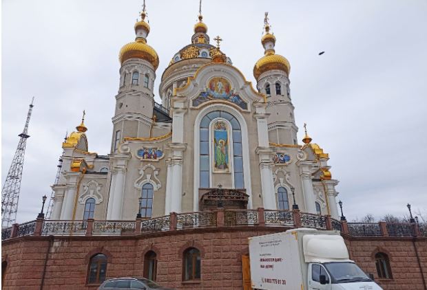 2500 сладких подарков для детей и одежду доставила на Донбасс православная служба «Милосердие-на-Дону»