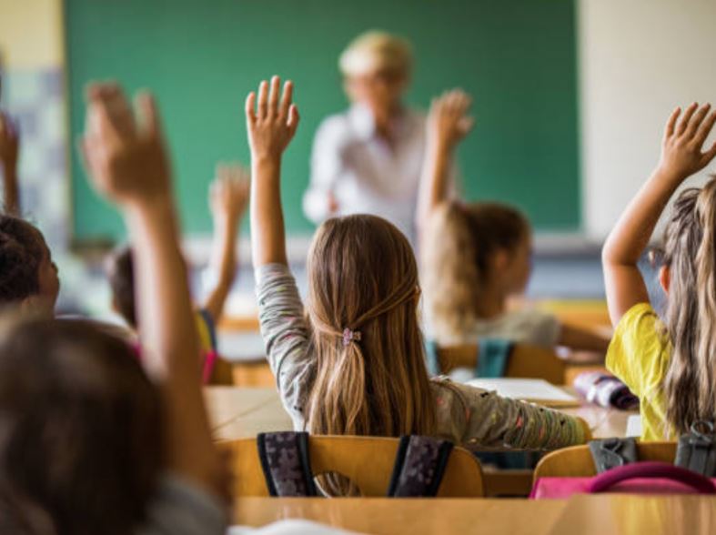 Στις 9 Ιανουαρίου το πρώτο κουδούνι για το 2023