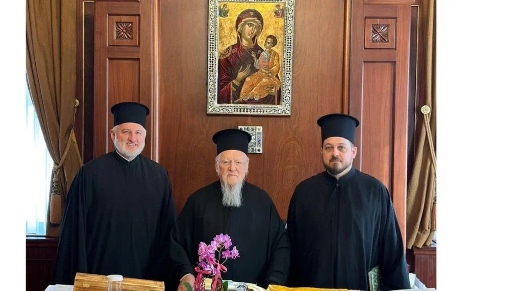 Το δώρο του Αμερικής Ελπιδοφόρου στον Οικουμενικό Πατριάρχη