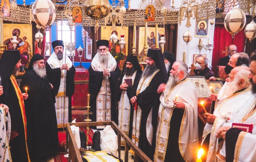 Το “ύστατο χαίρε” στον μακαριστό Καθηγούμενο της Μονής Τατάρνης, Γέροντα Δοσίθεο