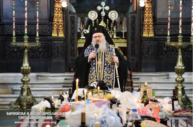 Обща панихида на Задушница във Варна